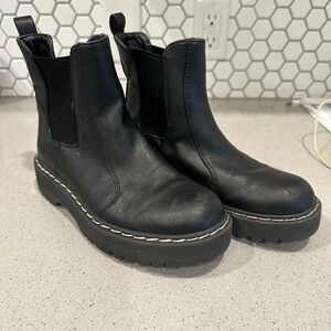 Sincerely Jules black booties size 6